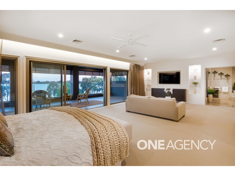 56 LAKEHAVEN DRIVE, Lake Albert NSW 2650