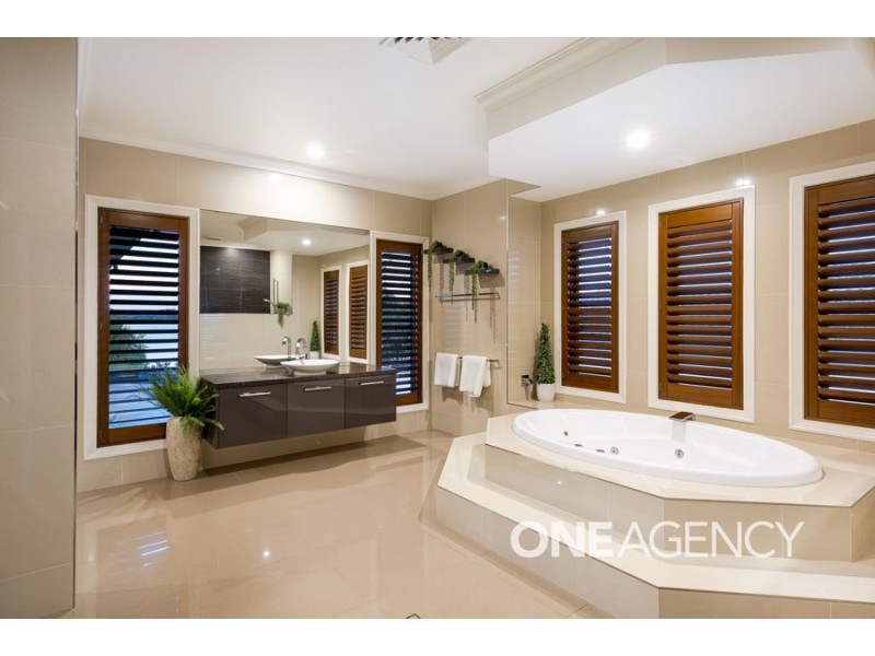 56 LAKEHAVEN DRIVE, Lake Albert NSW 2650