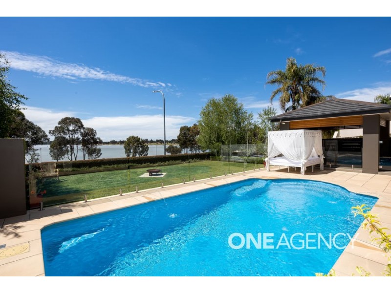 56 LAKEHAVEN DRIVE, Lake Albert NSW 2650