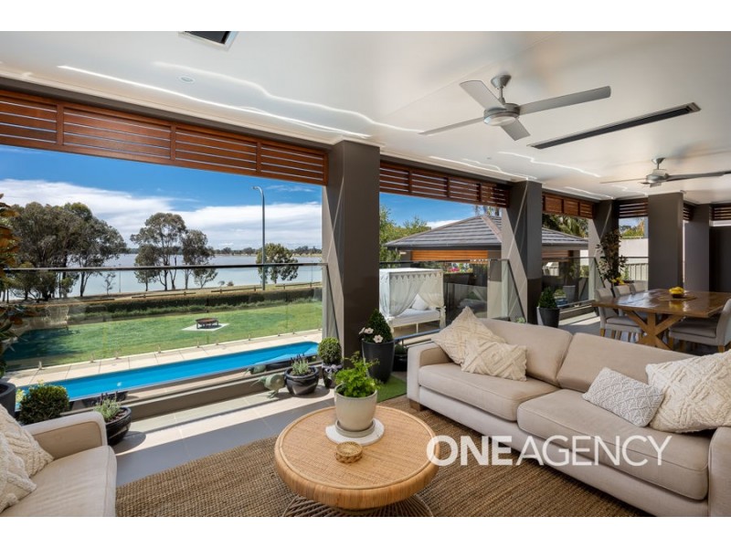 56 LAKEHAVEN DRIVE, Lake Albert NSW 2650