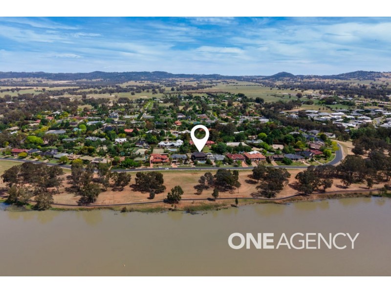 56 LAKEHAVEN DRIVE, Lake Albert NSW 2650