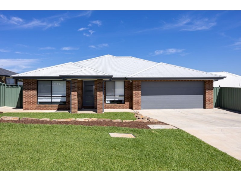 6 BEECH STREET, Forest Hill NSW 2651
