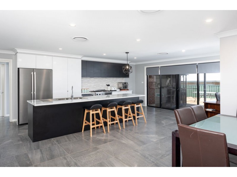 6 BEECH STREET, Forest Hill NSW 2651