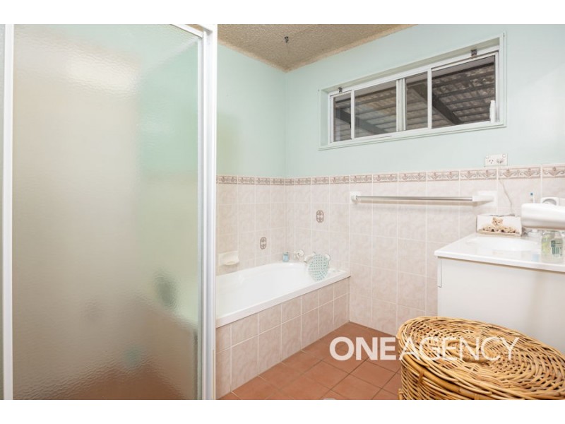 40 VINCENT ROAD, Lake Albert NSW 2650