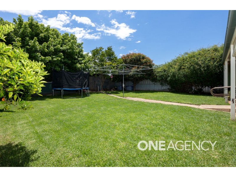 87 BOLGER AVENUE, Mount Austin NSW 2650