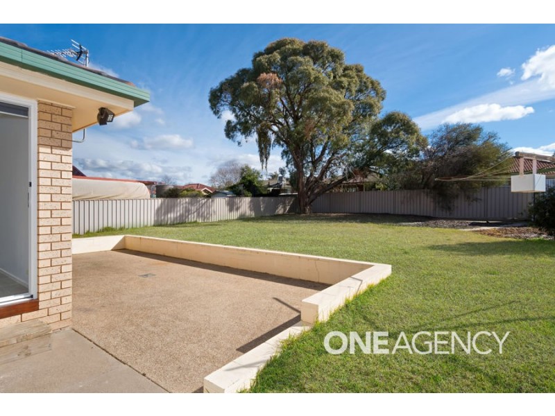 6 PUGSLEY AVENUE, Estella NSW 2650