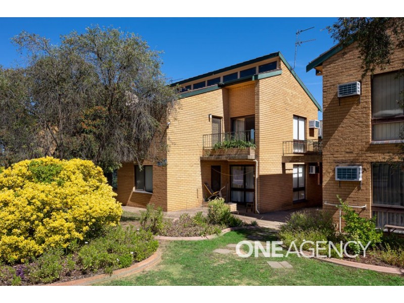 7/9 HENSCHKE AVENUE, Tolland NSW 2650