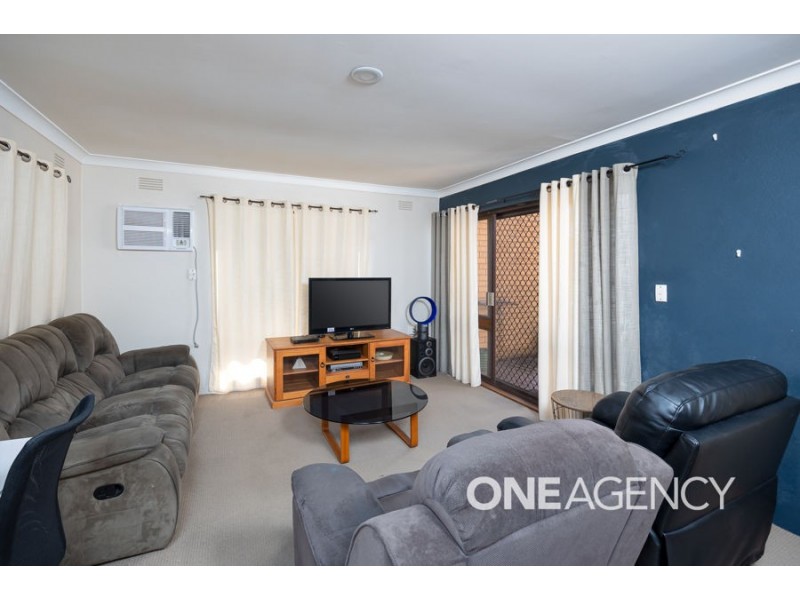 7/9 HENSCHKE AVENUE, Tolland NSW 2650