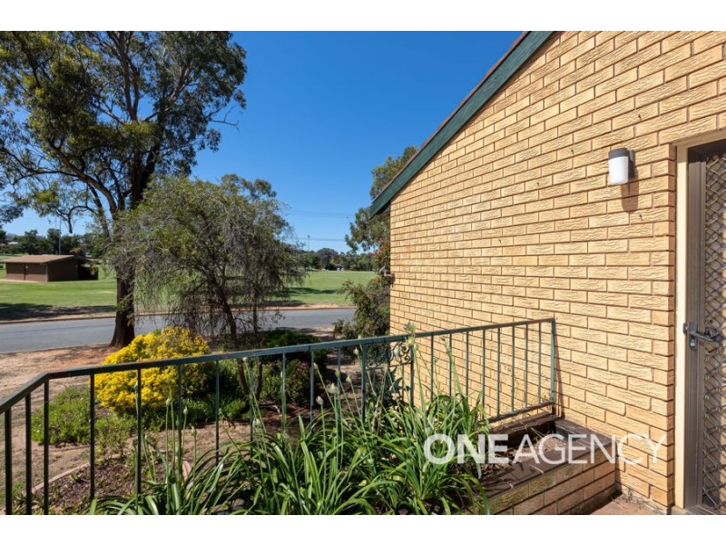 7/9 HENSCHKE AVENUE, Tolland NSW 2650