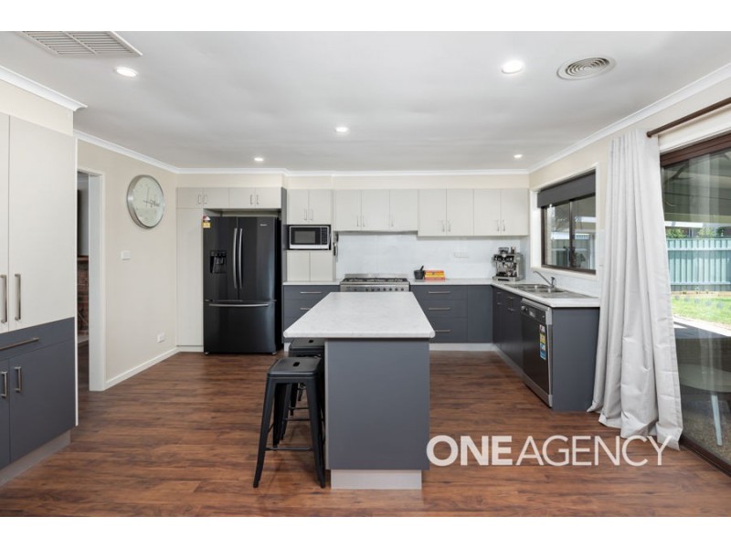 3 HUME STREET, Lake Albert NSW 2650