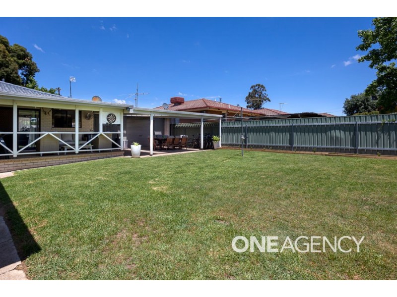 3 HUME STREET, Lake Albert NSW 2650
