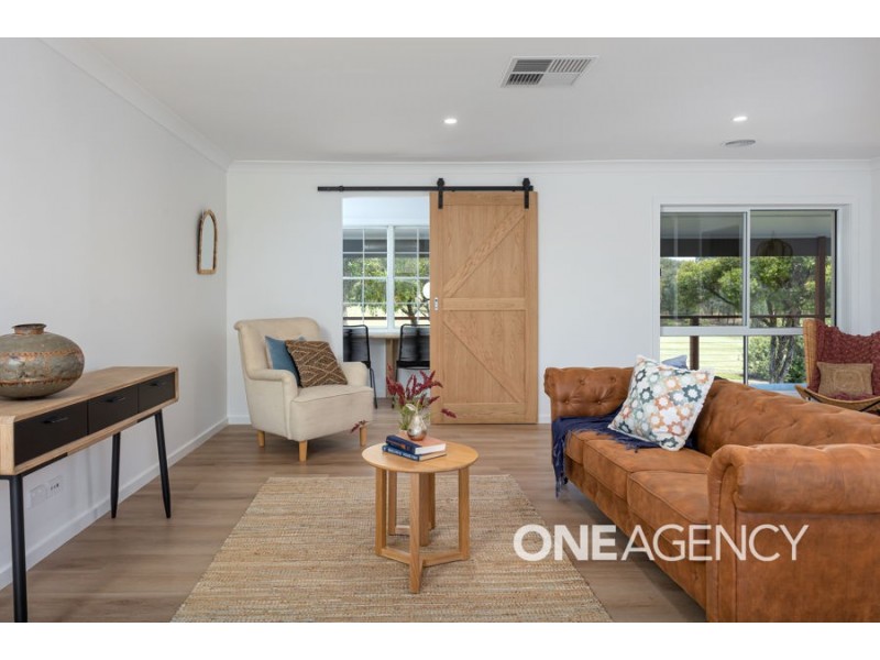 83 LEAVENWORTH DRIVE, Mount Austin NSW 2650