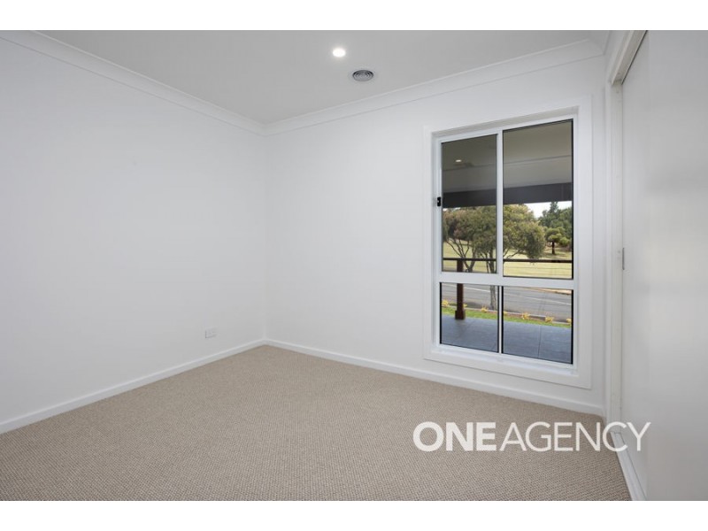 83 LEAVENWORTH DRIVE, Mount Austin NSW 2650