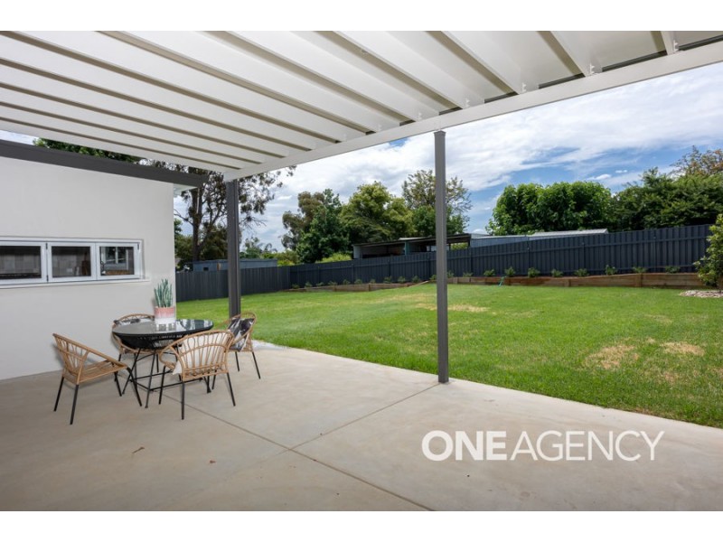 83 LEAVENWORTH DRIVE, Mount Austin NSW 2650