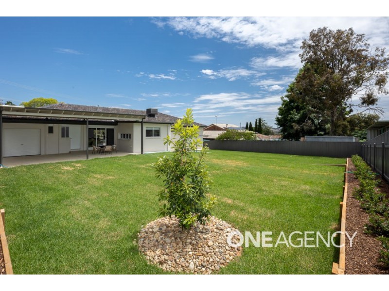83 LEAVENWORTH DRIVE, Mount Austin NSW 2650