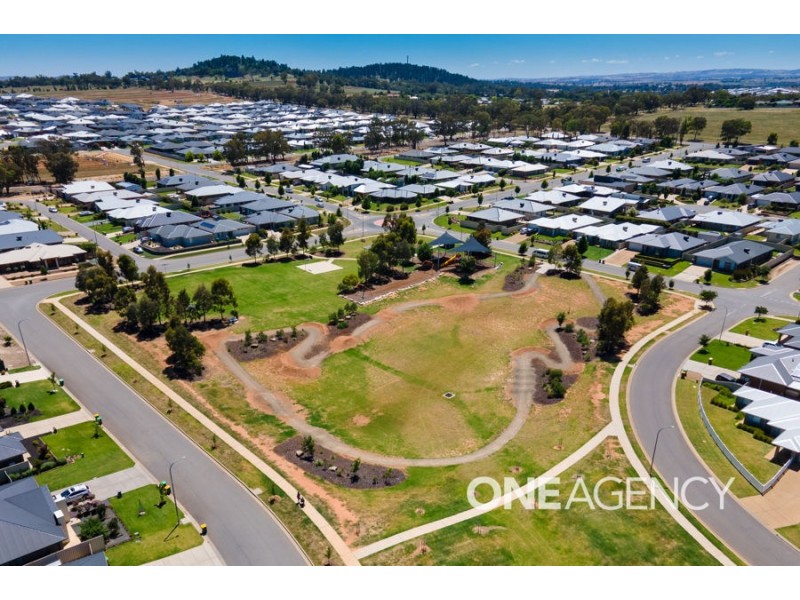 22 ROSS PARKWAY, Gobbagombalin NSW 2650