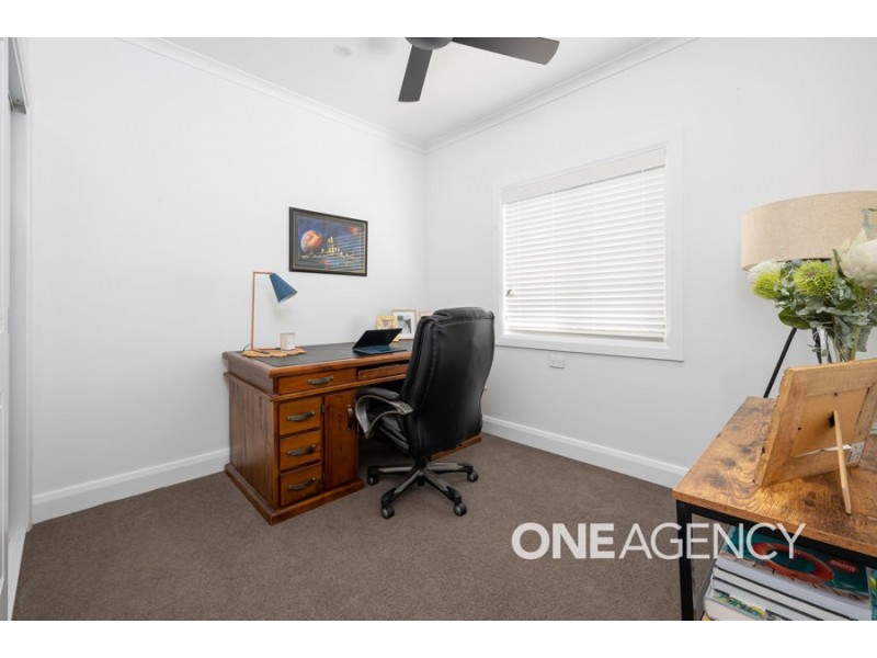 15 BANKS AVENUE, Kooringal NSW 2650