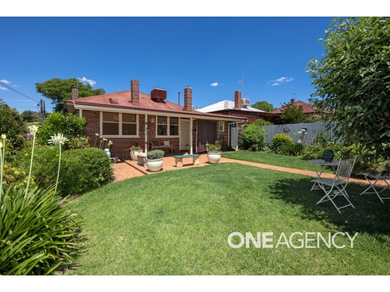 24 TREVOR STREET, Turvey Park NSW 2650