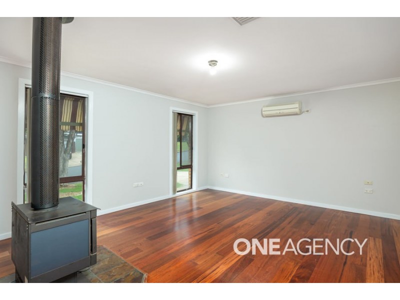 29 TRUSCOTT DRIVE, Ashmont NSW 2650