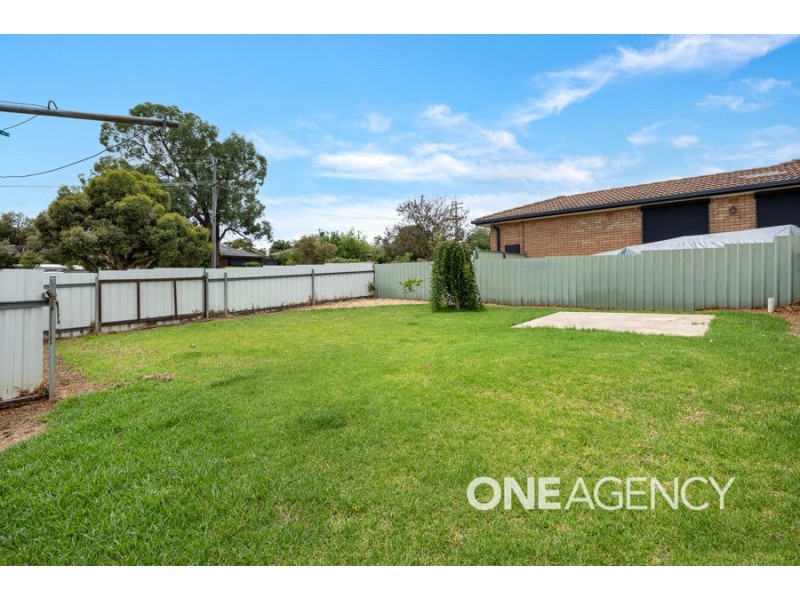 29 TRUSCOTT DRIVE, Ashmont NSW 2650