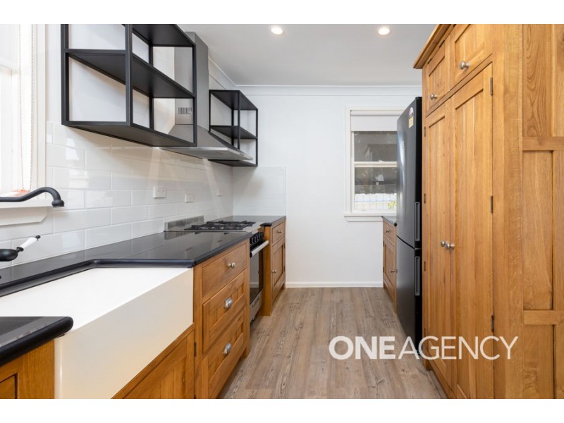 17 SPOONER AVENUE, Mount Austin NSW 2650