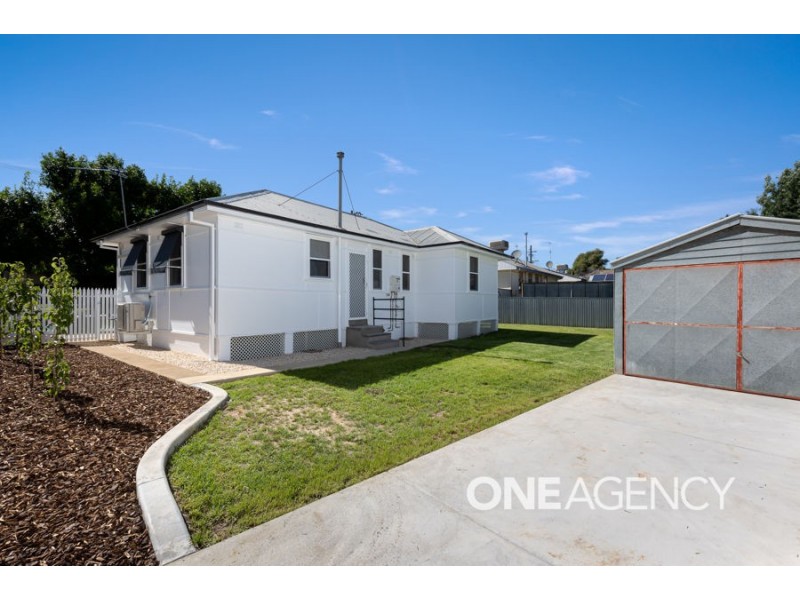 17 SPOONER AVENUE, Mount Austin NSW 2650