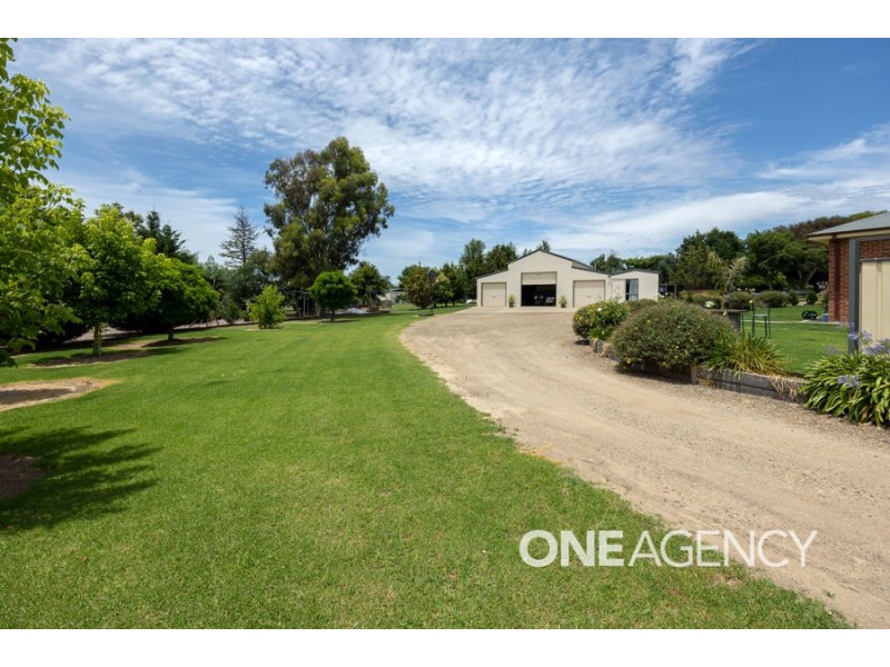 5 LILLI PILLI PLACE, Springvale NSW 2650