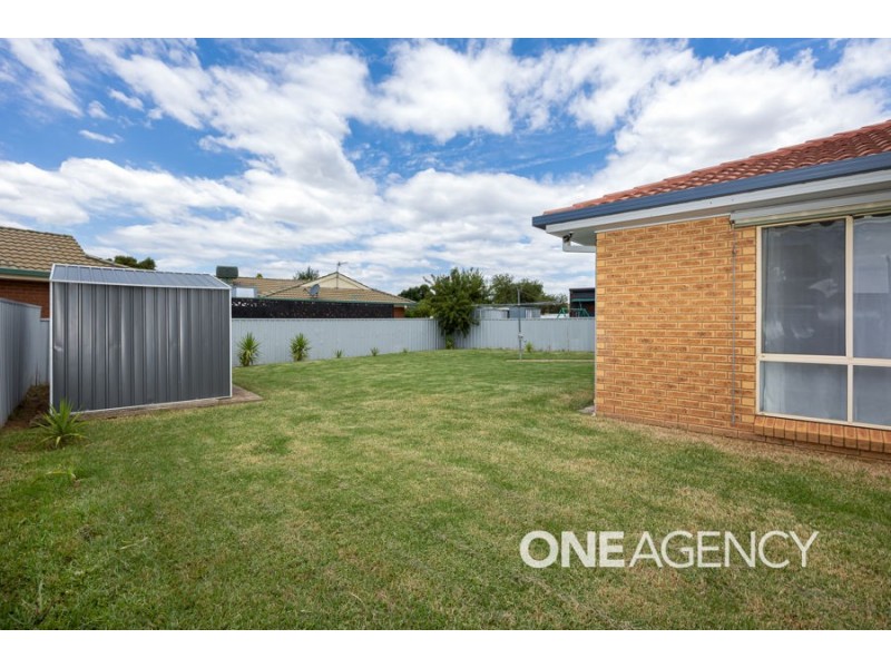 8 KURRAJONG AVENUE, Forest Hill NSW 2651