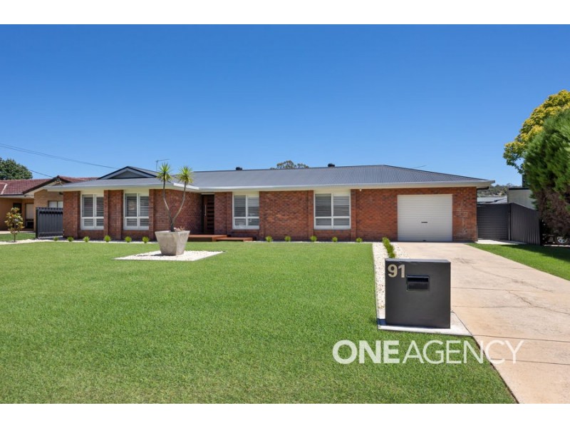 91 BALMORAL CRESCENT, Lake Albert NSW 2650