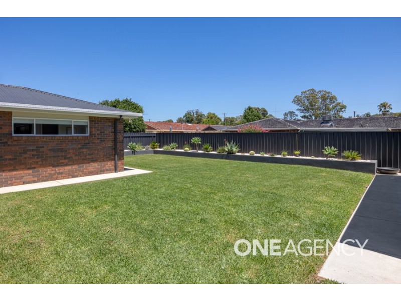 91 BALMORAL CRESCENT, Lake Albert NSW 2650