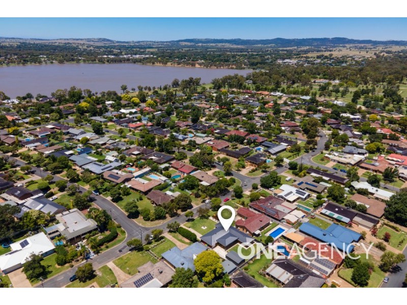 91 BALMORAL CRESCENT, Lake Albert NSW 2650