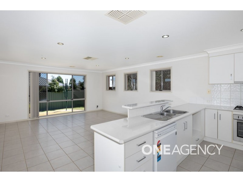 16 QUANDONG PLACE, Forest Hill NSW 2651