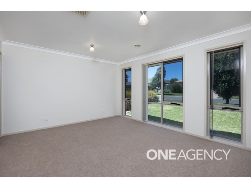 16 QUANDONG PLACE, Forest Hill NSW 2651