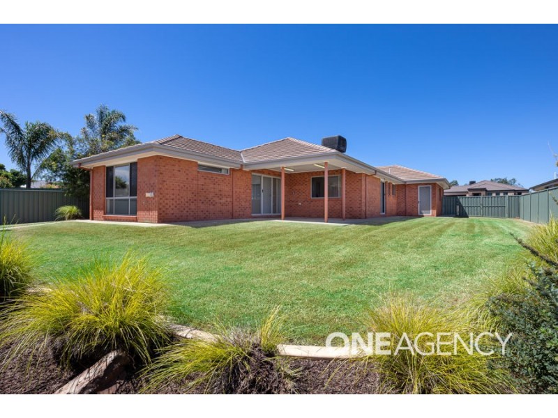 16 QUANDONG PLACE, Forest Hill NSW 2651