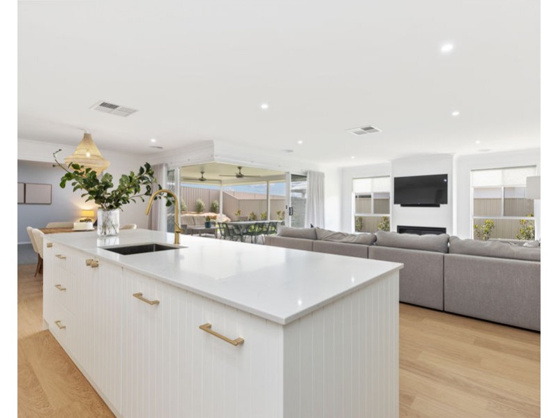 43 JUMBUCK DRIVE, Gobbagombalin NSW 2650