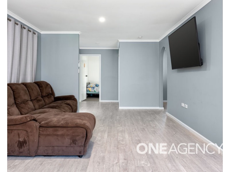 21 PINAROO DRIVE, Glenfield Park NSW 2650