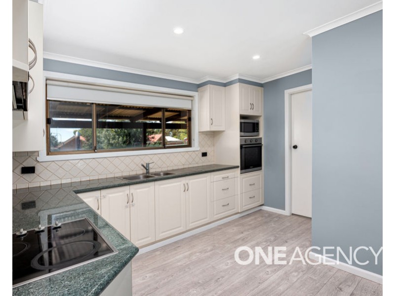 21 PINAROO DRIVE, Glenfield Park NSW 2650