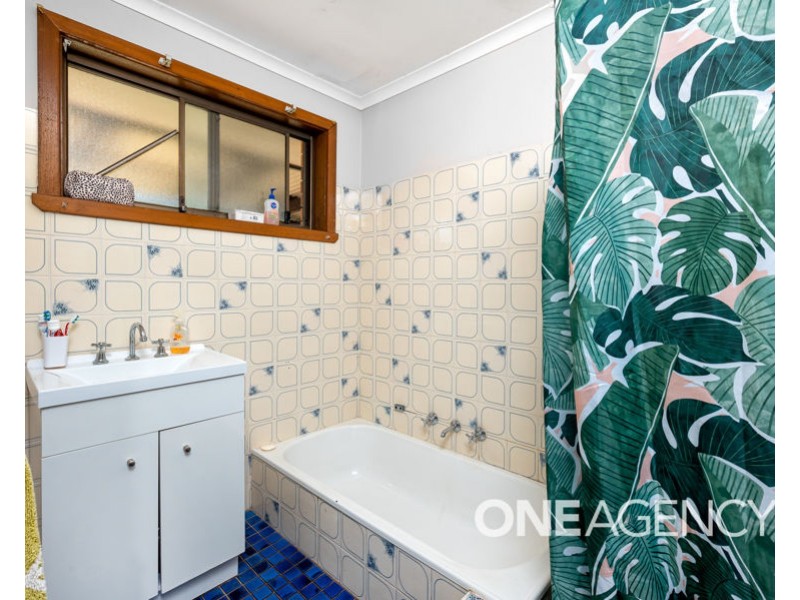 21 PINAROO DRIVE, Glenfield Park NSW 2650