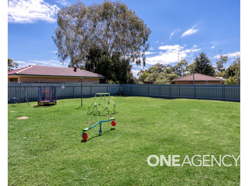 21 PINAROO DRIVE, Glenfield Park NSW 2650