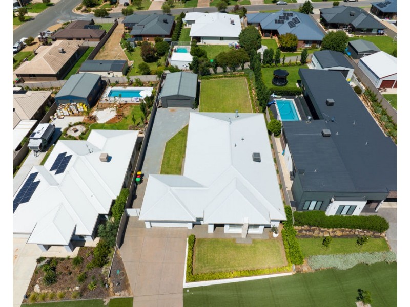 5 BONNER STREET, Lloyd NSW 2650