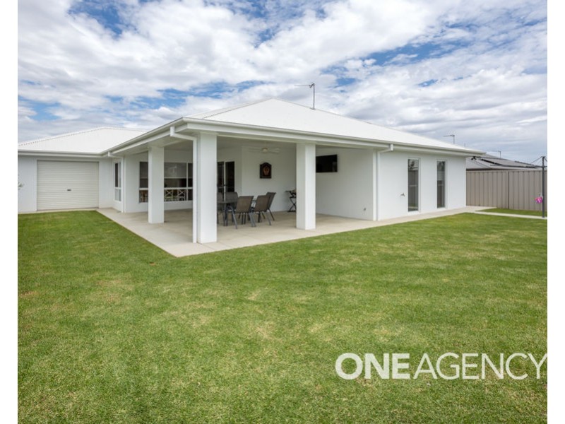 6 WIVEON STREET, Gobbagombalin NSW 2650
