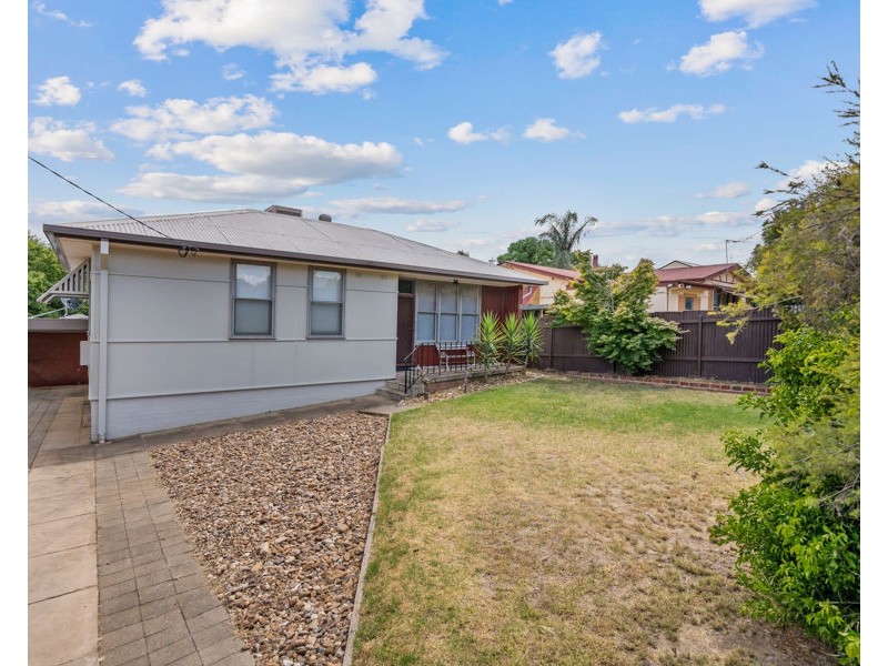 10 SPOONER AVENUE, Mount Austin NSW 2650