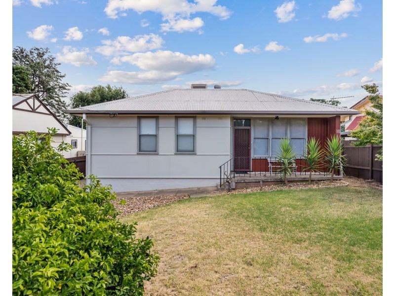 10 SPOONER AVENUE, Mount Austin NSW 2650