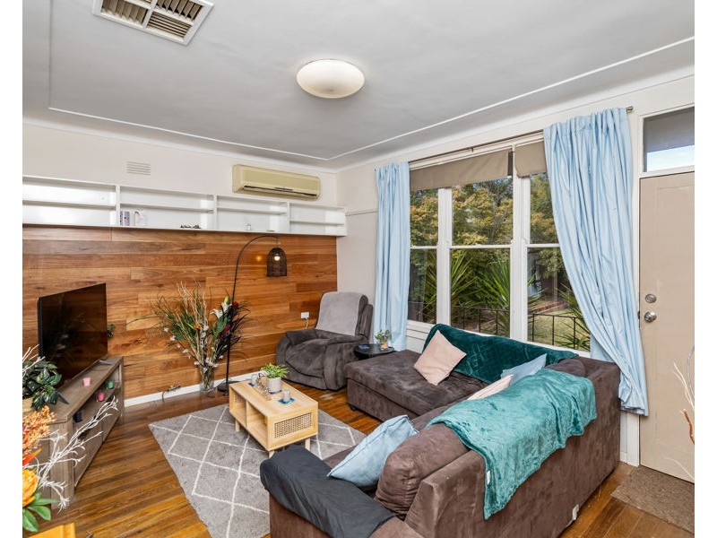 10 SPOONER AVENUE, Mount Austin NSW 2650