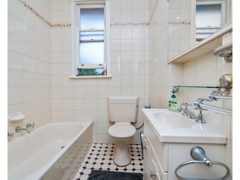 10 SPOONER AVENUE, Mount Austin NSW 2650
