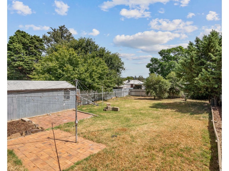 10 SPOONER AVENUE, Mount Austin NSW 2650