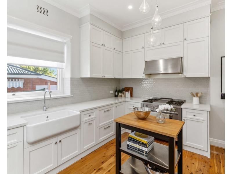 27 EDMONDSON STREET, Turvey Park NSW 2650