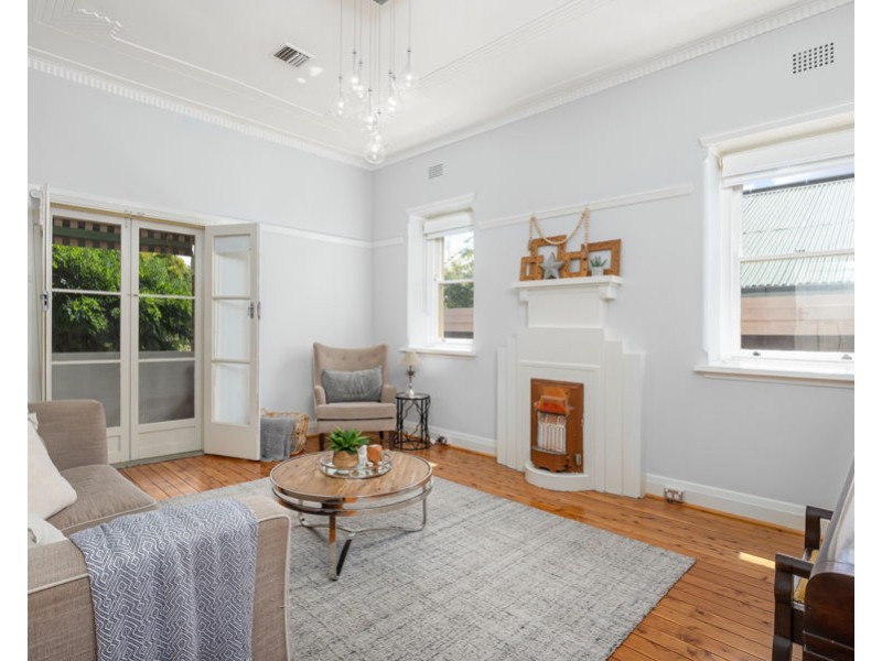 27 EDMONDSON STREET, Turvey Park NSW 2650