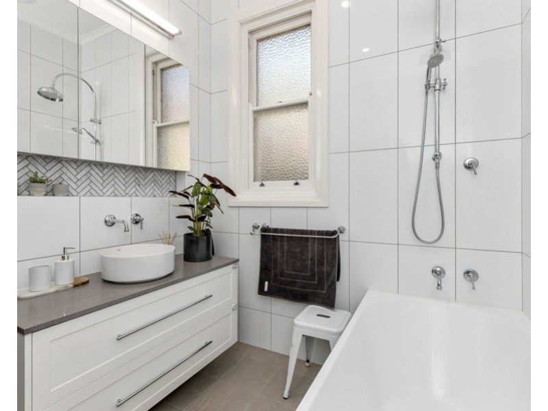 27 EDMONDSON STREET, Turvey Park NSW 2650