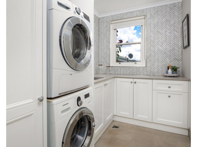 27 EDMONDSON STREET, Turvey Park NSW 2650